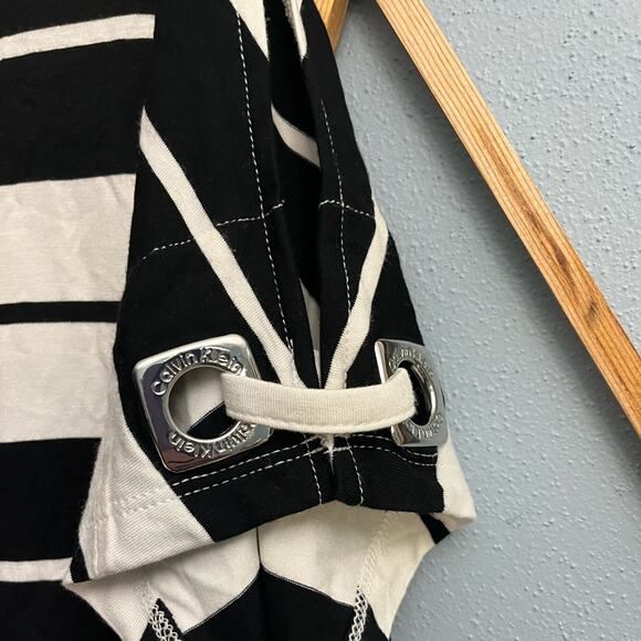 NWT Calvin Klein Cold Shoulder Top - Picture 2 of 4